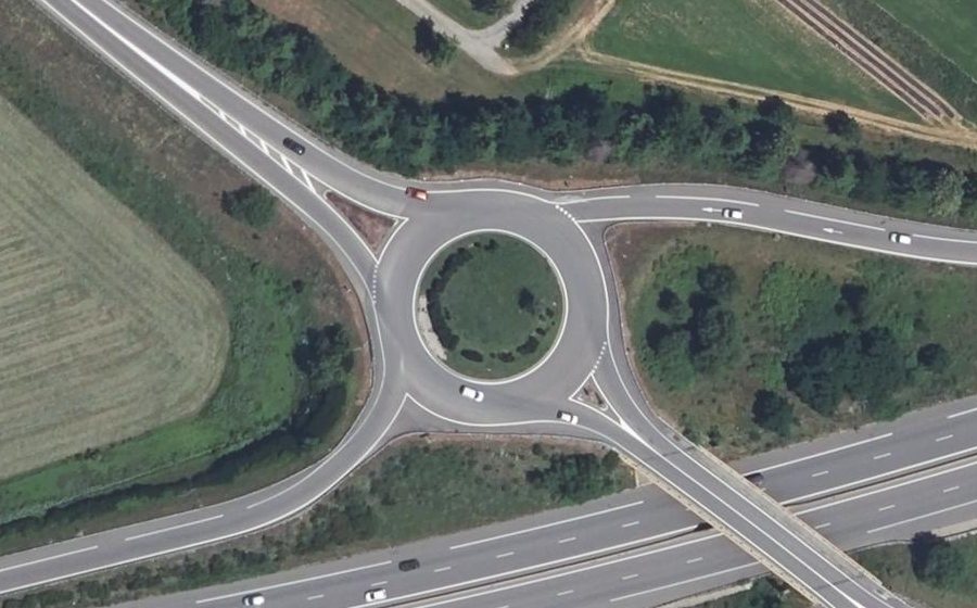 Vue aérienne du Rond-point anonyme n°148446331