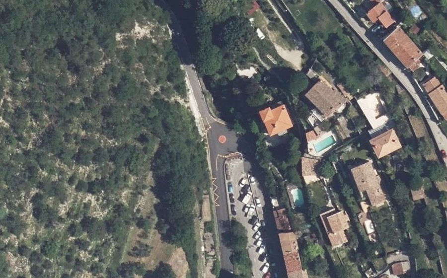 Vue aérienne du Rond-point anonyme n°1484495540