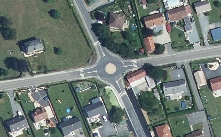 Vue aérienne du Rond-point anonyme n°148449990