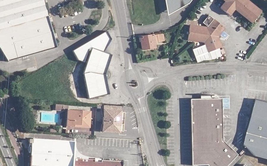 Vue aérienne du Rond-point anonyme n°148464853