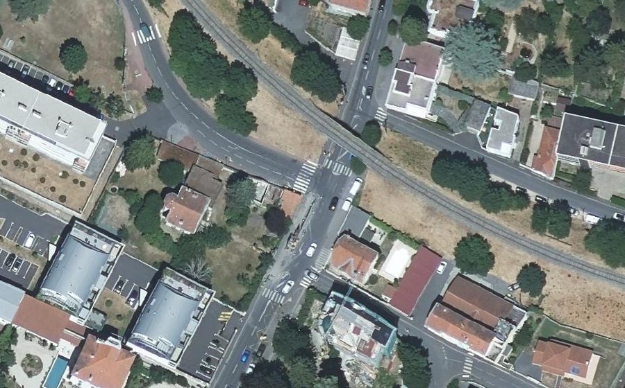 Vue aérienne du Rond-point anonyme n°1484834454