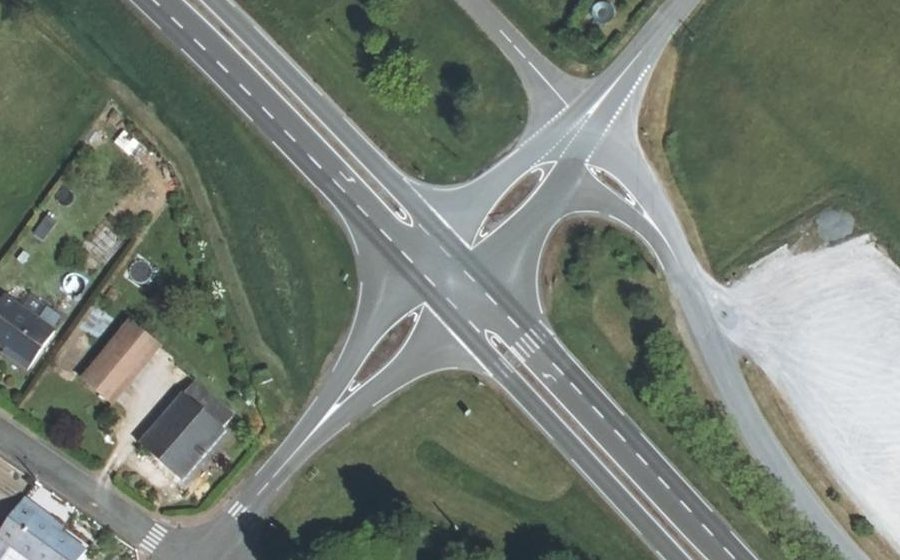 Vue aérienne du Rond-point anonyme n°1484887482