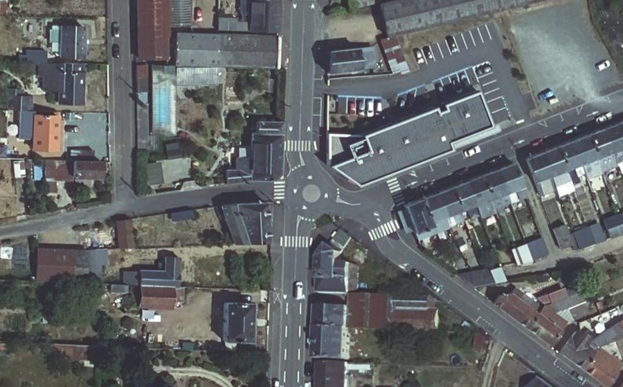 Vue aérienne du Rond-point anonyme n°1485023689