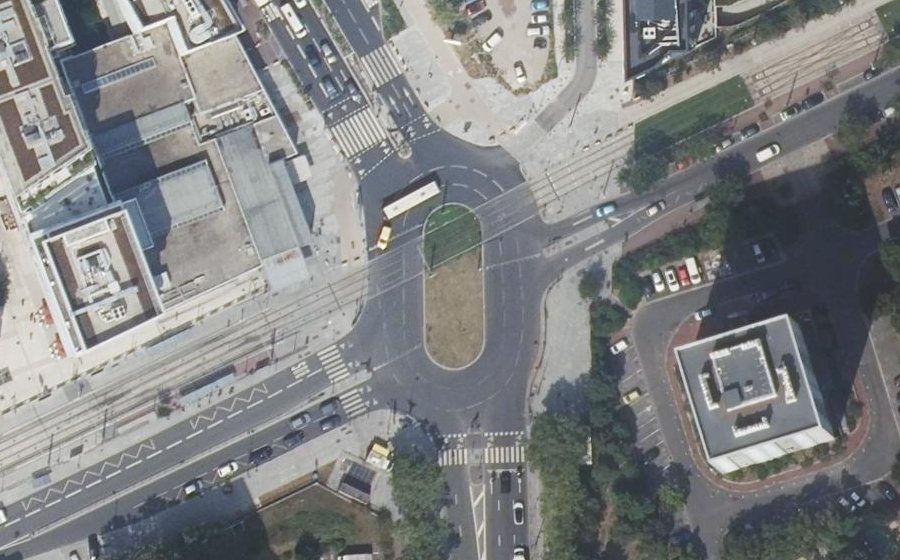 Vue aérienne du Rond-point anonyme n°148516468