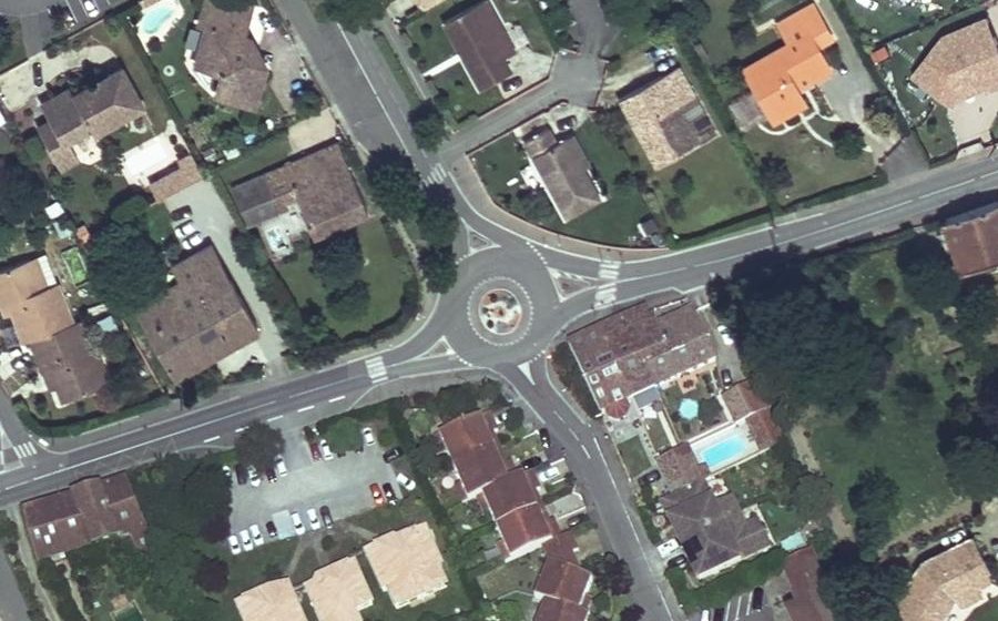 Vue aérienne du Rond-point anonyme n°148523946