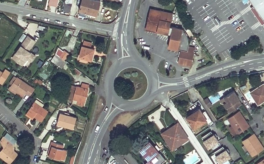 Vue aérienne du Rond-point anonyme n°148523947