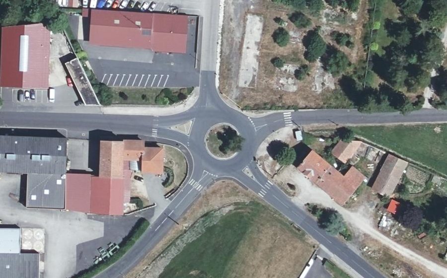 Vue aérienne du Rond-point anonyme n°148548686