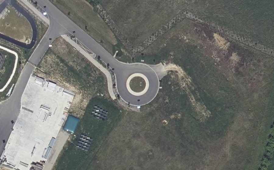Vue aérienne du Rond-point anonyme n°1485647057