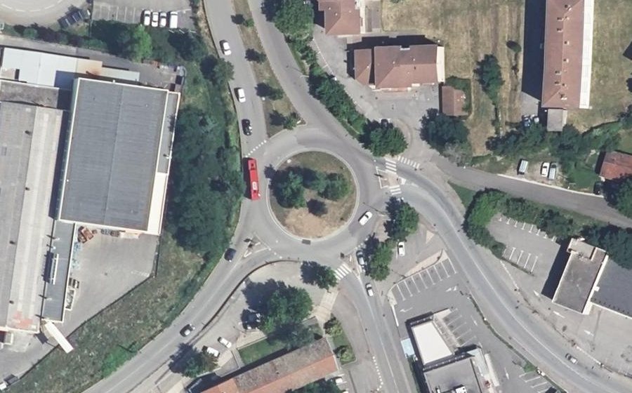 Vue aérienne du Rond-point anonyme n°148605736