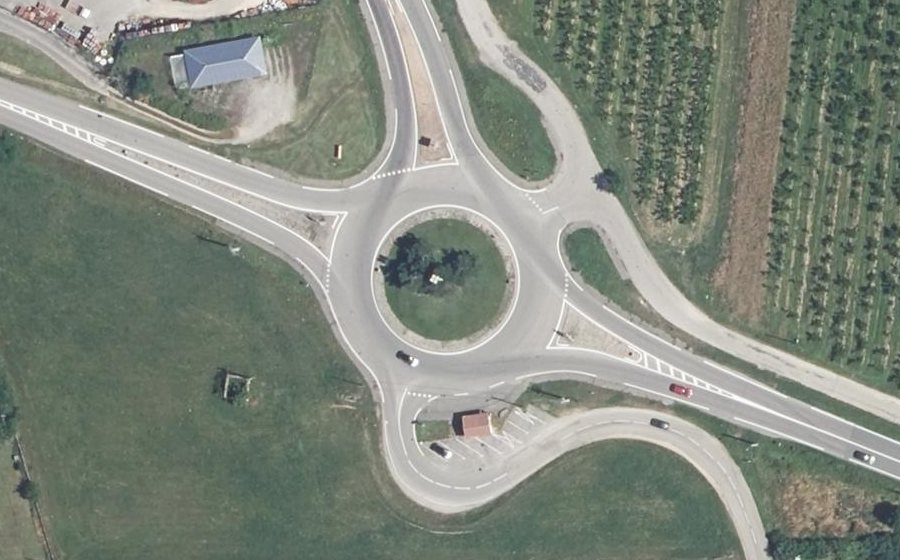 Vue aérienne du Rond-point anonyme n°148605746