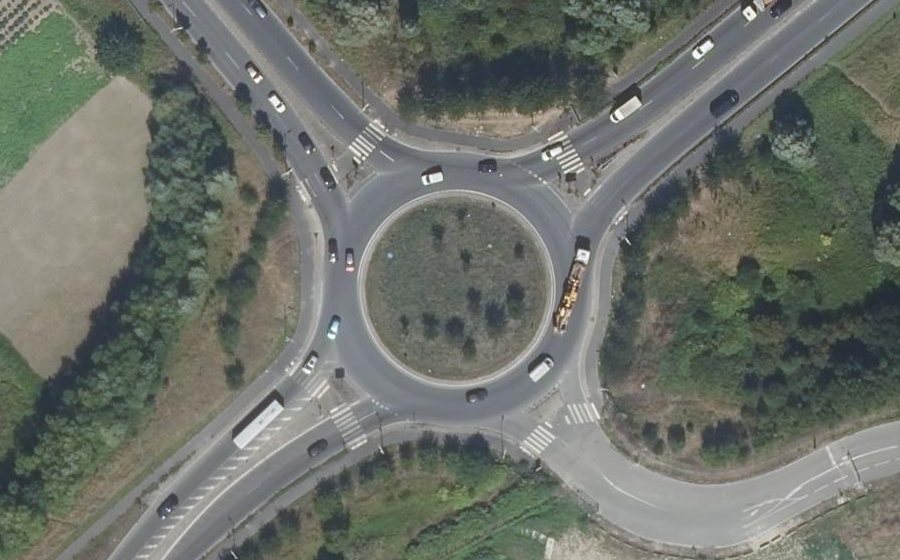 Vue aérienne du Rond-point anonyme n°148610405