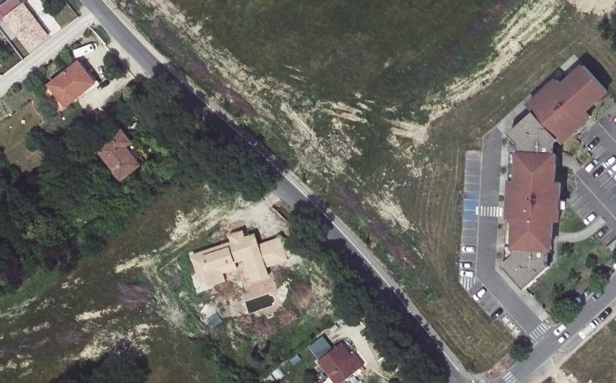 Vue aérienne du Rond-point anonyme n°1486117164