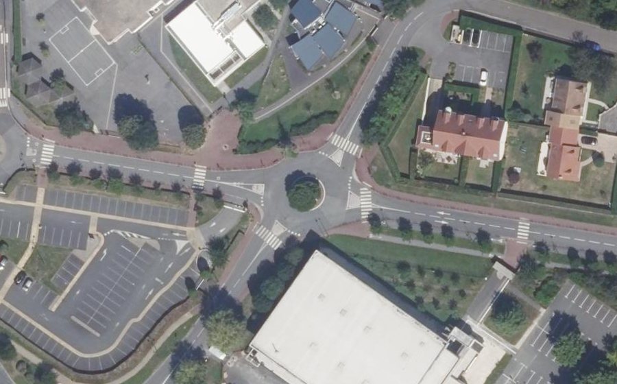 Vue aérienne du Rond-point anonyme n°1486174870