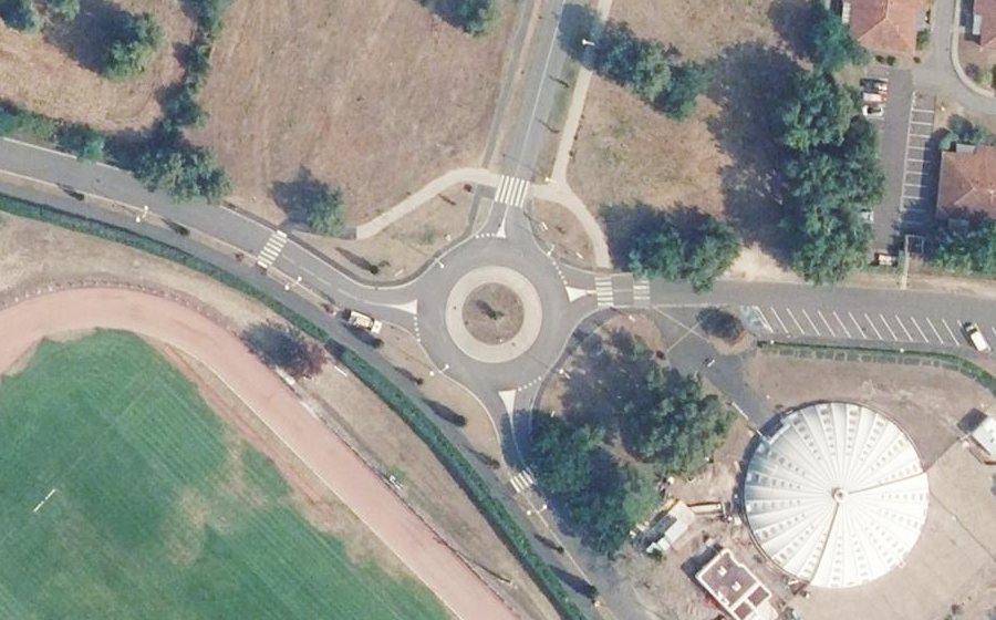 Vue aérienne du Rond-point anonyme n°148626949