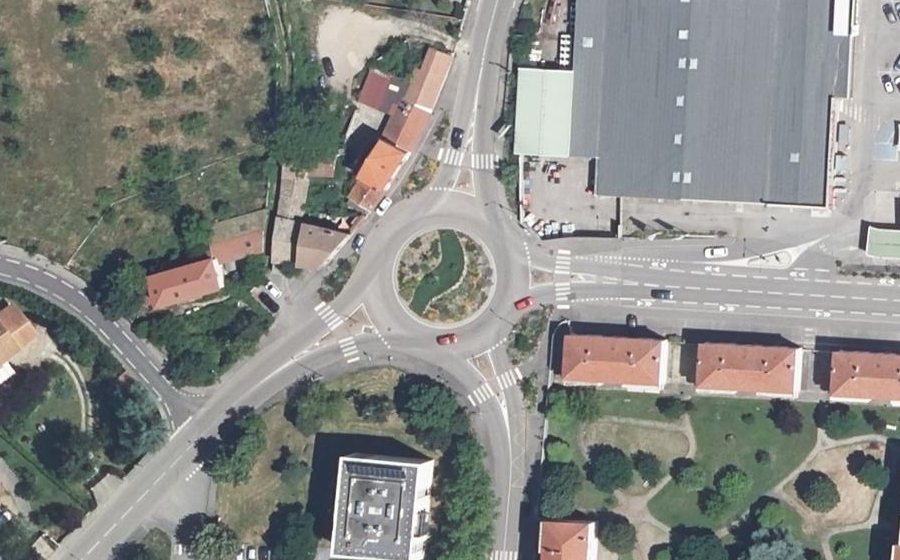 Vue aérienne du Rond-point anonyme n°148634454