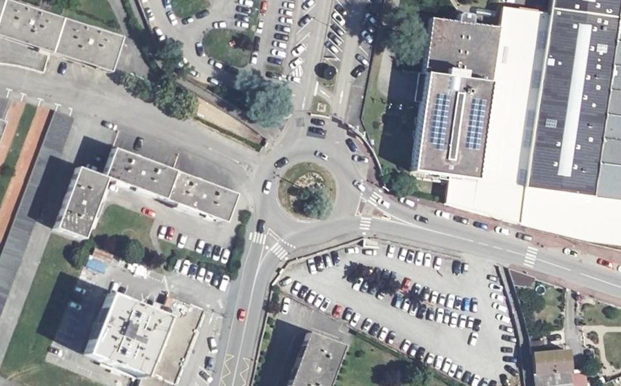 Vue aérienne du Rond-point anonyme n°148634463