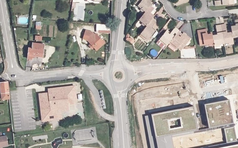 Vue aérienne du Rond-point anonyme n°148634666