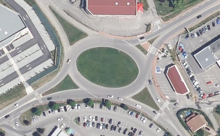 Vue aérienne du Rond-point anonyme n°148638011