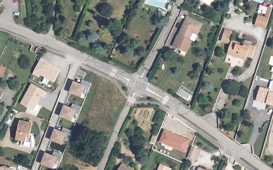 Vue aérienne du Rond-point anonyme n°148638013