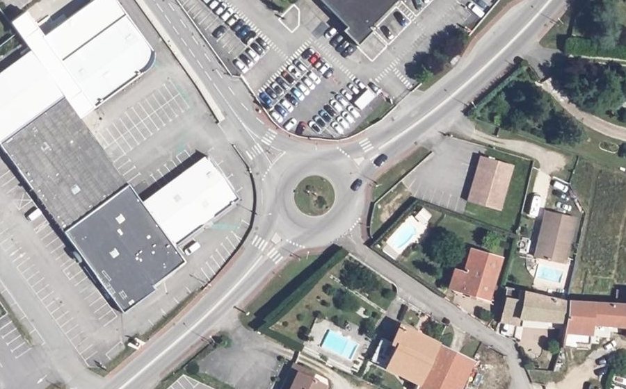 Vue aérienne du Rond-point anonyme n°148638018