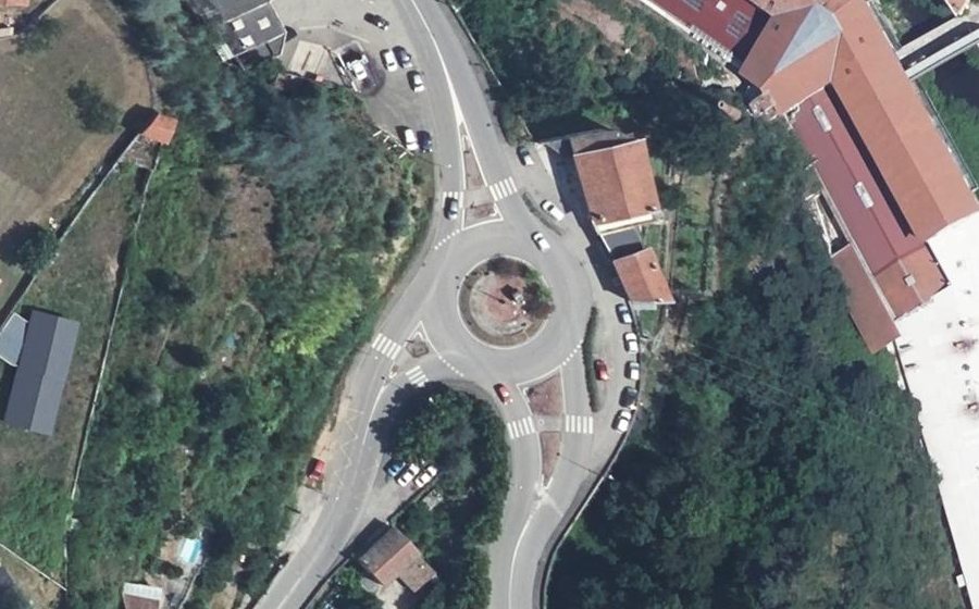 Vue aérienne du Rond-point anonyme n°148638024