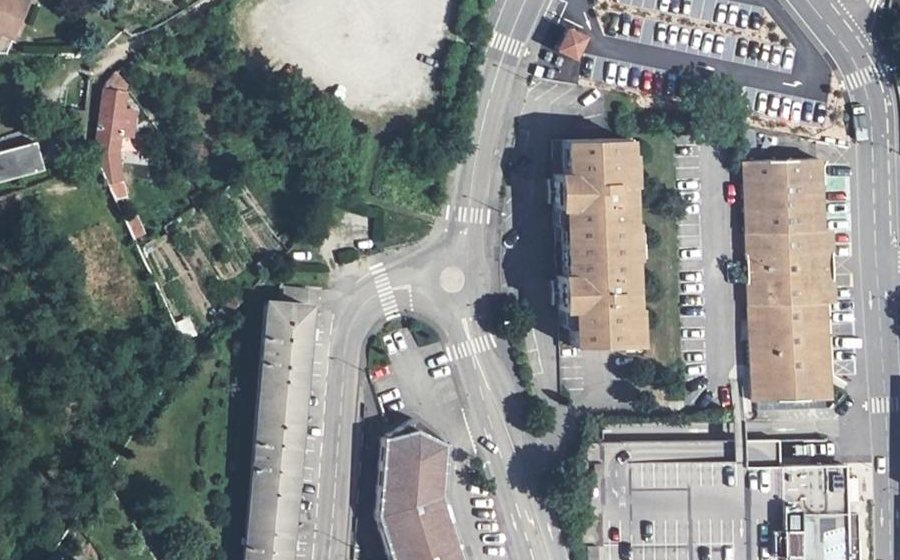 Vue aérienne du Rond-point anonyme n°148638928