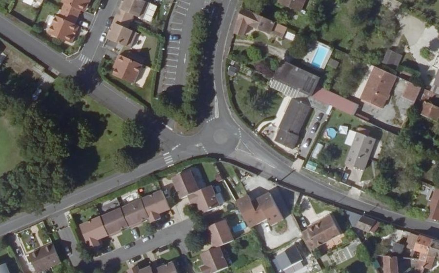Vue aérienne du Rond-point anonyme n°1486529180