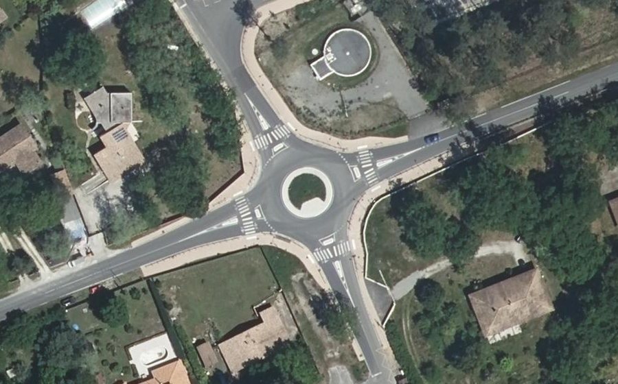 Vue aérienne du Rond-point anonyme n°1486933347