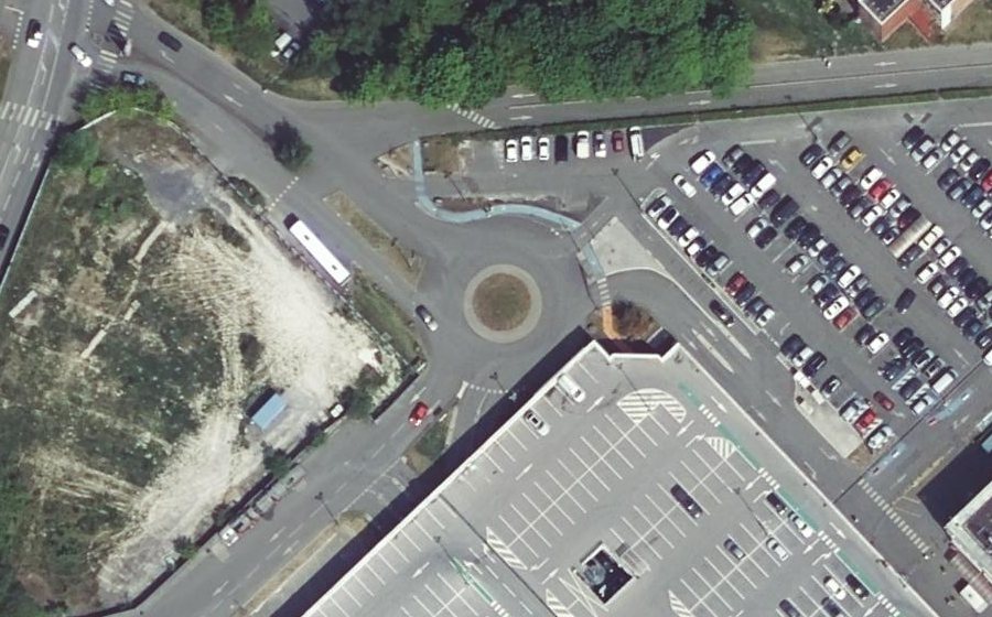 Vue aérienne du Rond-point anonyme n°148709952