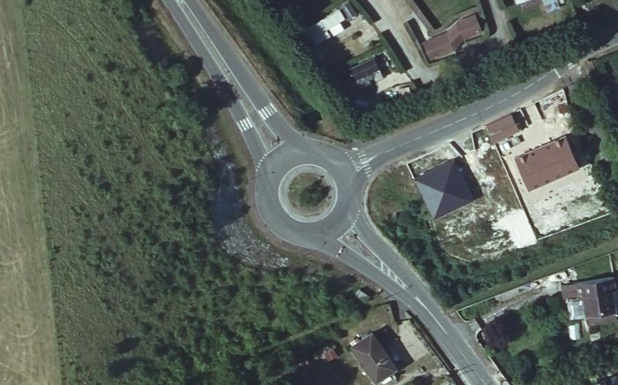 Vue aérienne du Rond-point anonyme n°148725060