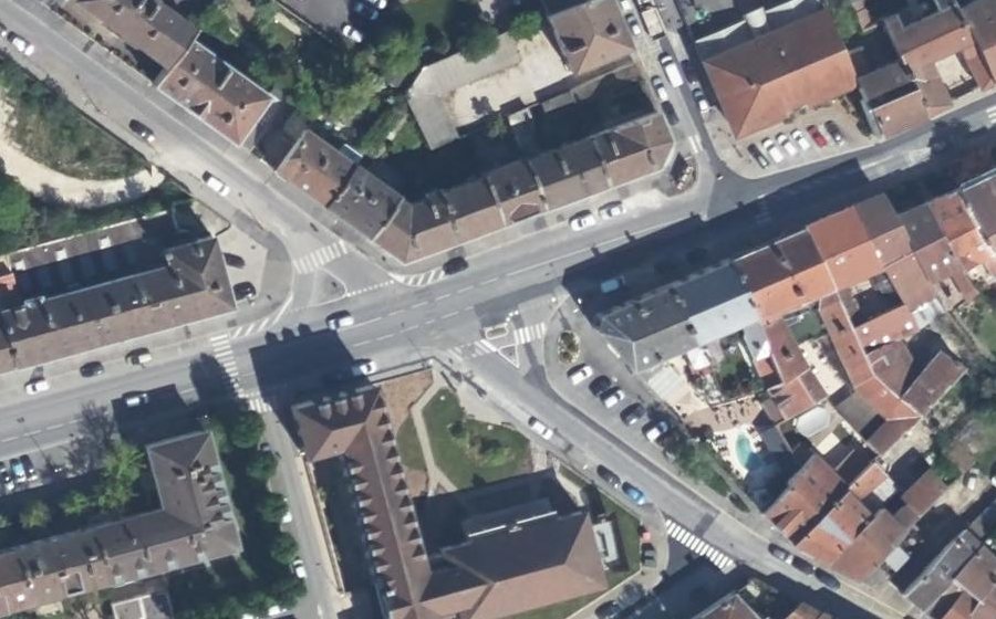 Vue aérienne du Rond-point anonyme n°1487266205