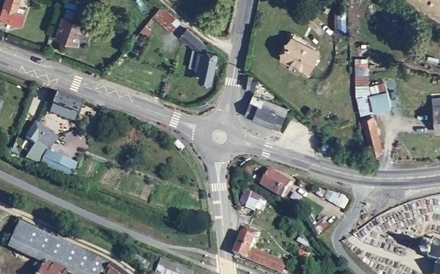 Vue aérienne du Rond-point anonyme n°1487302493