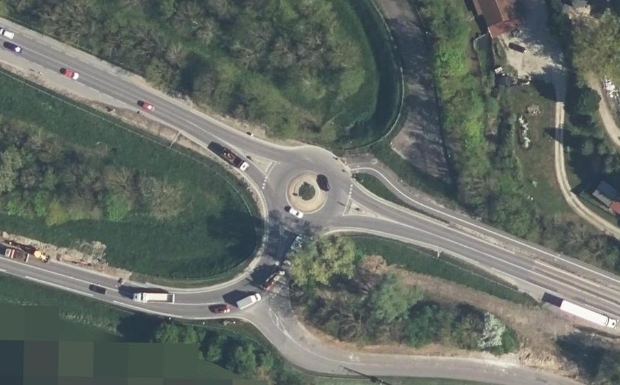 Vue aérienne du Rond-point anonyme n°1487369363