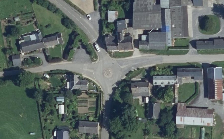 Vue aérienne du Rond-point anonyme n°148745674