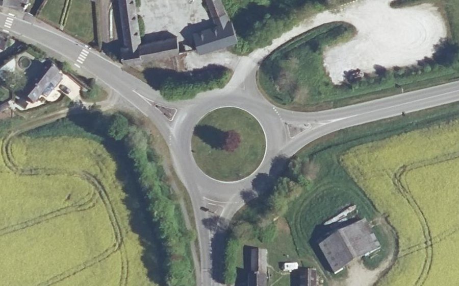 Vue aérienne du Rond-point anonyme n°148747013
