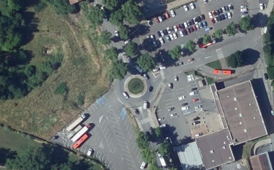 Vue aérienne du Rond-point anonyme n°148829361