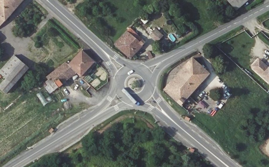 Vue aérienne du Rond-point anonyme n°148832784