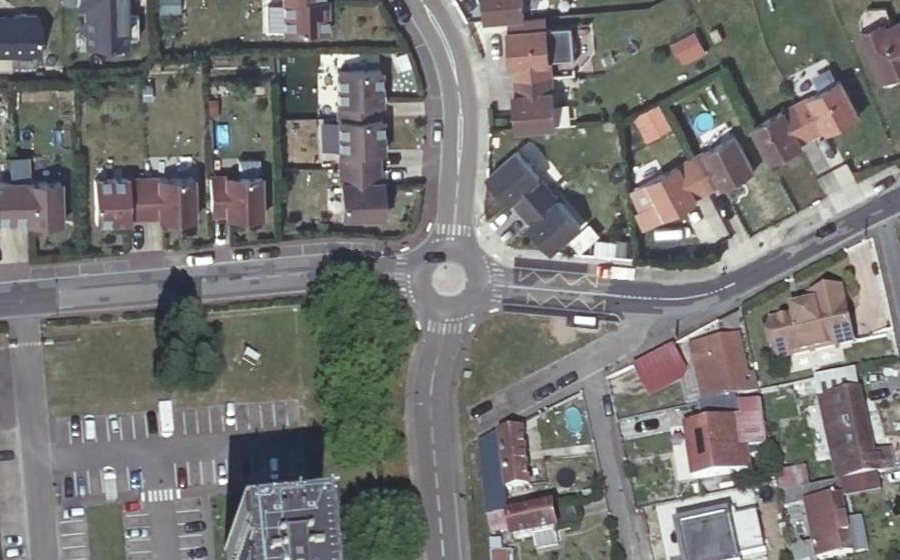 Vue aérienne du Rond-point anonyme n°148854572