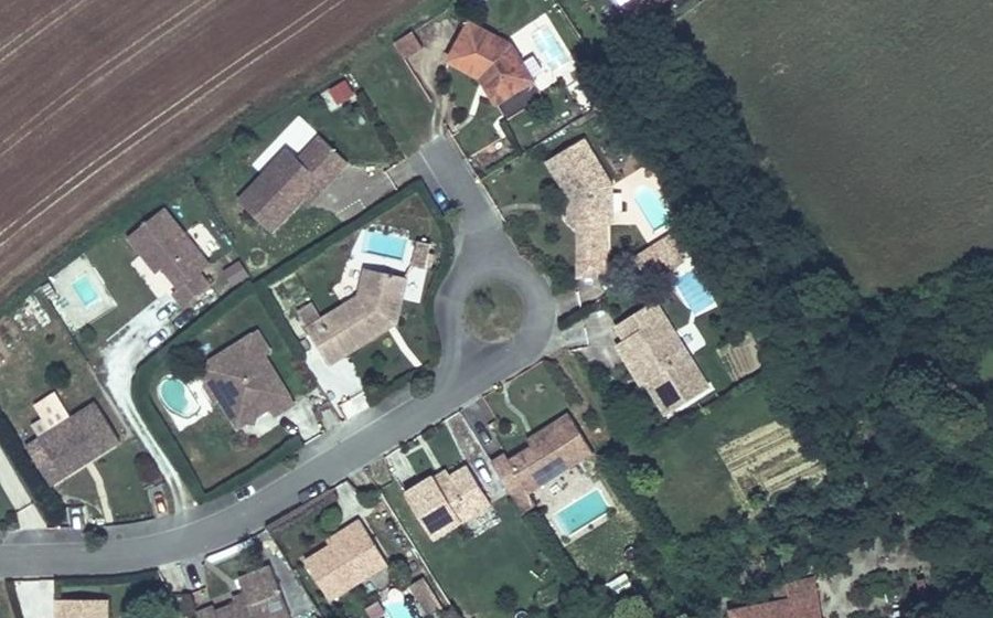 Vue aérienne du Rond-point anonyme n°148857896