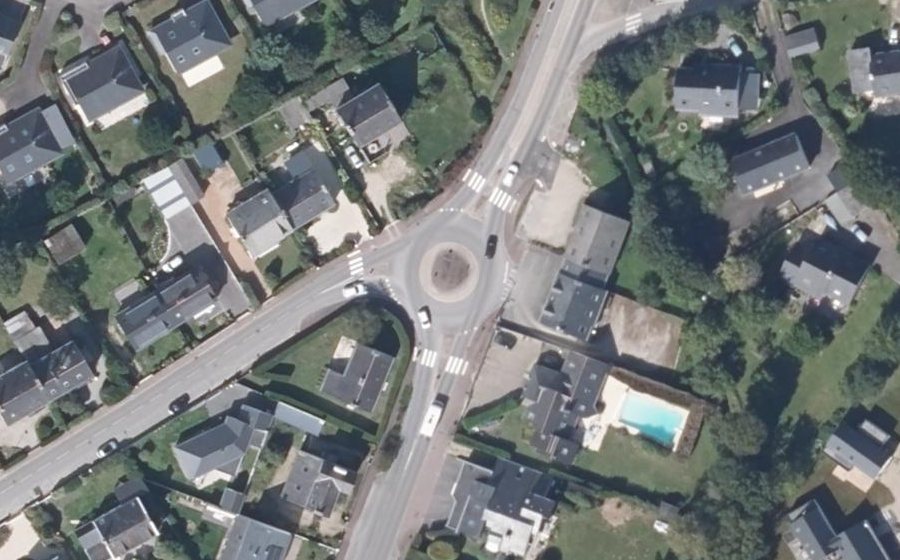 Vue aérienne du Rond-point anonyme n°148877968