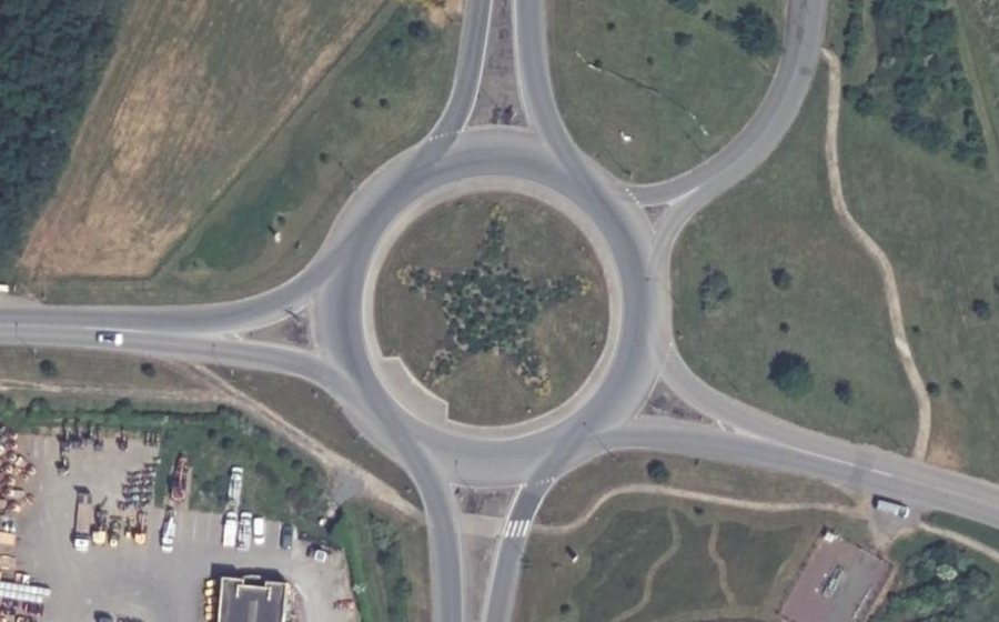 Vue aérienne du Rond-point anonyme n°148879763