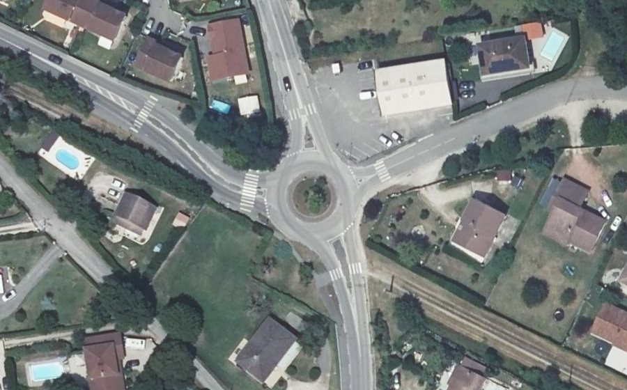 Vue aérienne du Rond-point anonyme n°148882306