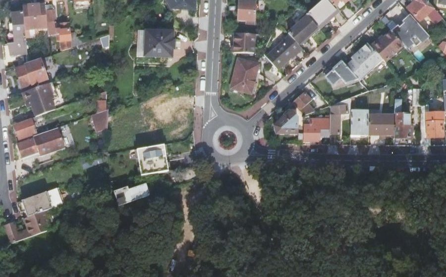 Vue aérienne du Rond-point anonyme n°148884581