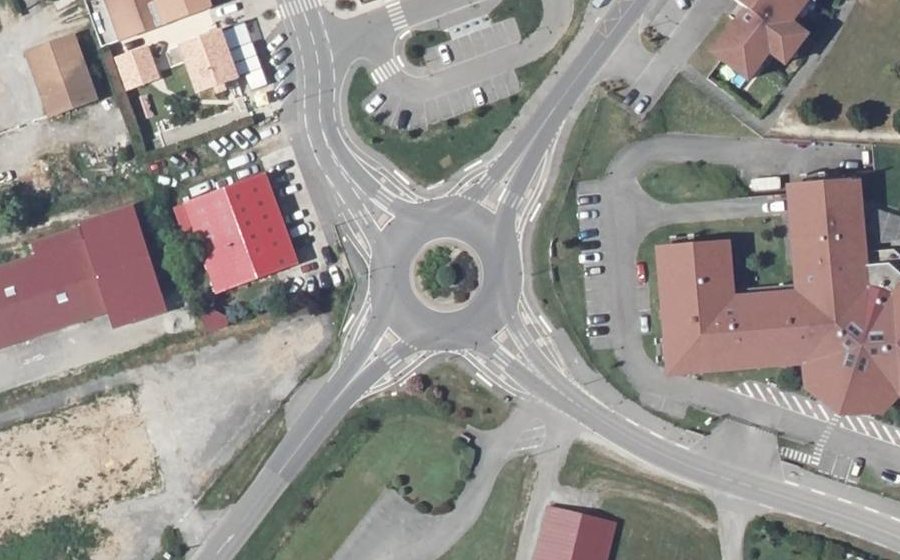 Vue aérienne du Rond-point anonyme n°148888823