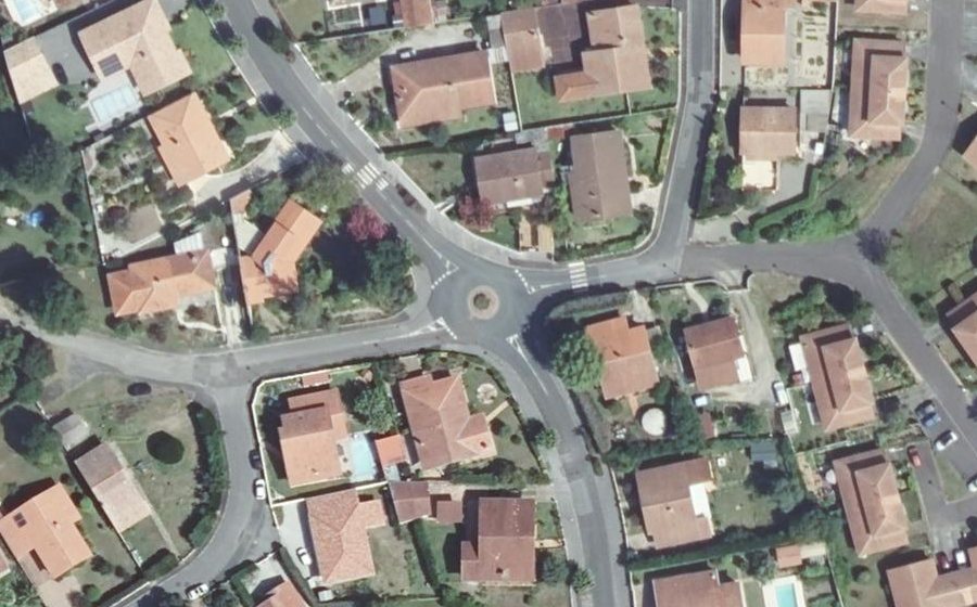 Vue aérienne du Rond-point anonyme n°148916749