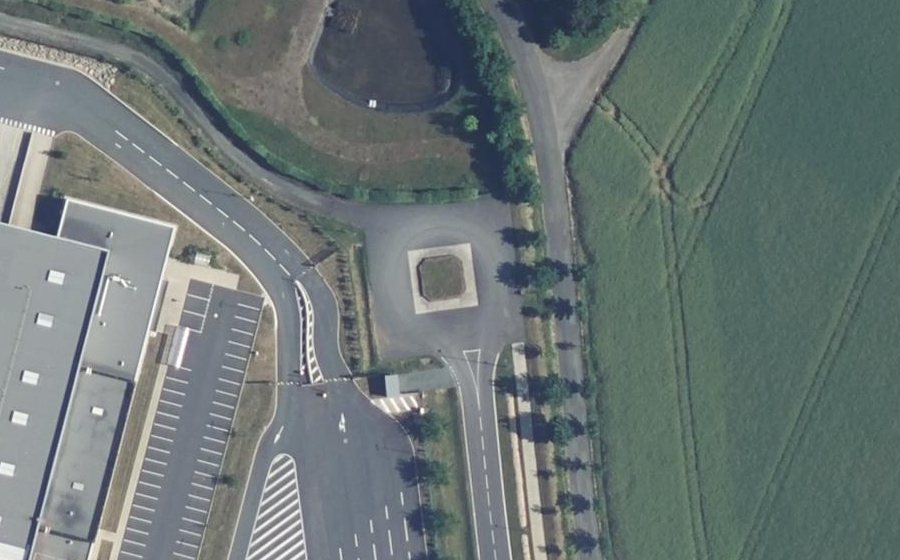Vue aérienne du Rond-point anonyme n°148955053