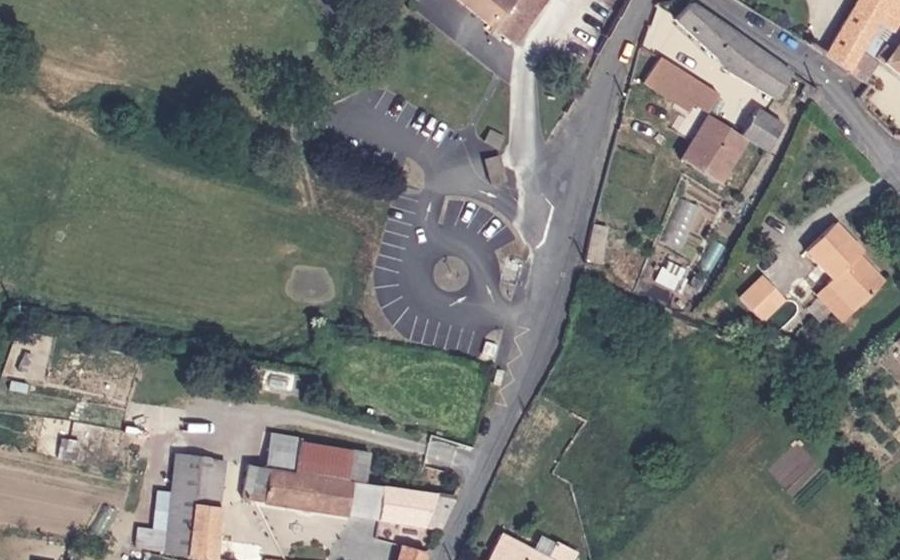 Vue aérienne du Rond-point anonyme n°148969409