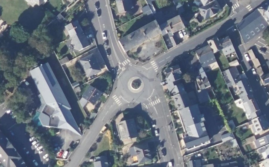 Vue aérienne du Rond-point anonyme n°148969688