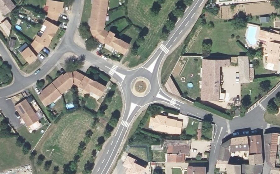 Vue aérienne du Rond-point anonyme n°148985275