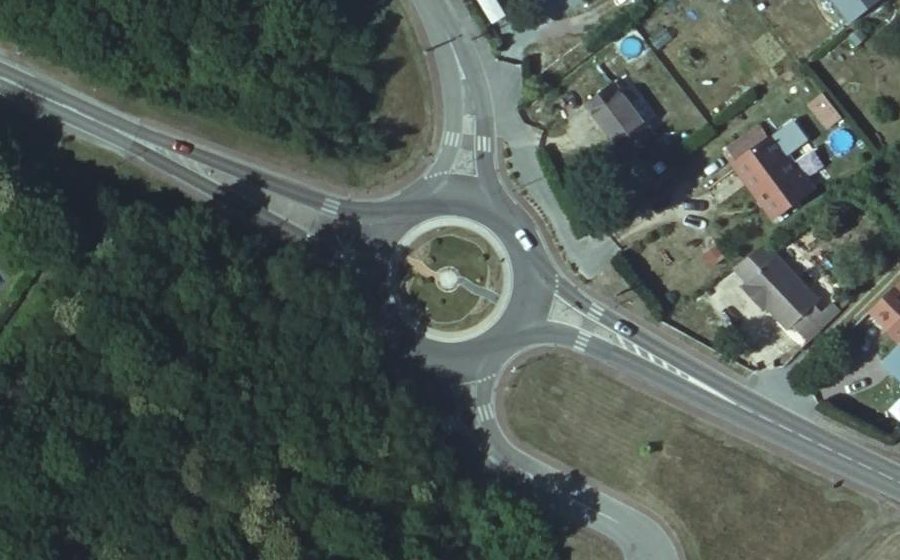Vue aérienne du Rond-point anonyme n°149013293